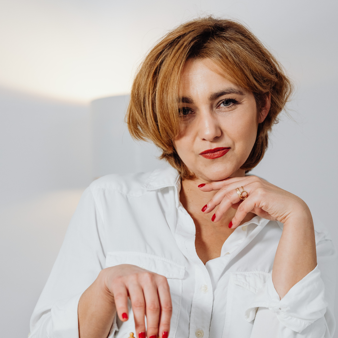 <em>Cristina J.</em>